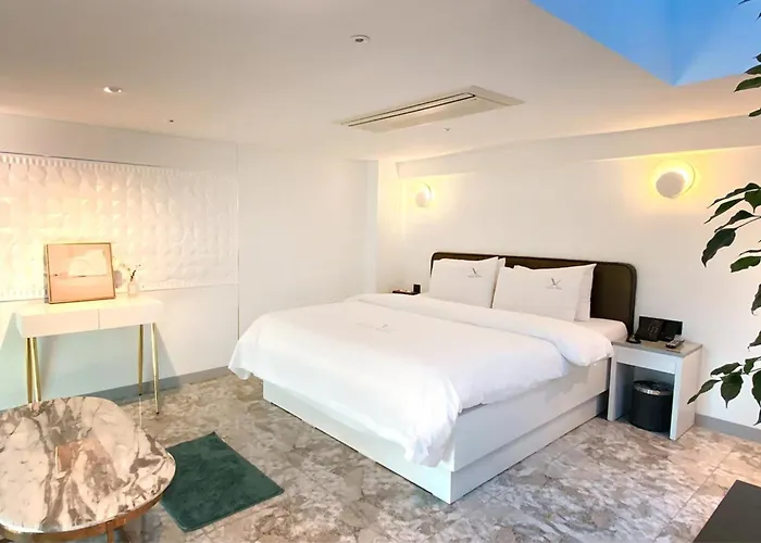 Hotel Garden Pool Lee Chung Jung Seoul