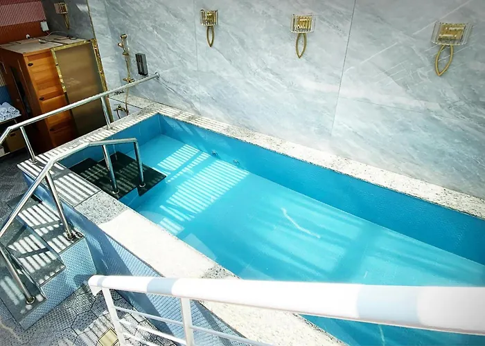 Garden Pool Lee Chung Jung